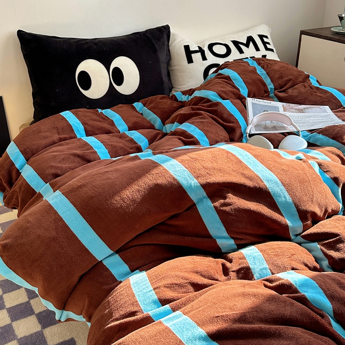 91家纺网 家纺一手货源 找家纺 蜜宿 2025新款大眼睛混搭条纹牛奶绒四件套（小号三件套枕套默认发黑色大眼睛款！！也可以调换字母款枕套！！） 绒-ins星蓝条