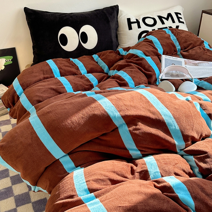 91家纺网 家纺一手货源 找家纺 蜜宿 2025新款大眼睛混搭条纹牛奶绒四件套（小号三件套枕套默认发黑色大眼睛款！！也可以调换字母款枕套！！） 绒-ins星蓝条