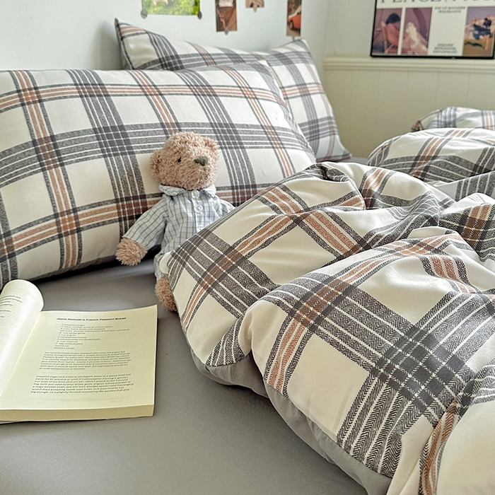 91家纺网 家纺一手货源 找家纺 南通菲度家纺 2025新款ins博主风软糯糯亲肤印花热款纯色格子无印风水洗棉时尚四件套 苏黎世