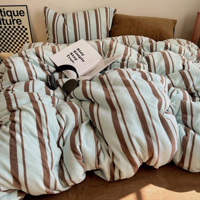 91家纺网 家纺一手货源 找家纺 蜜宿 2025新款混搭条纹牛奶绒四件套（小号默认条纹枕套一只）可以配小号四件套枕套9/一只；标准和加大（默认混搭枕套条纹一只，纯色一只，可以备注更换！） 薄荷生巧