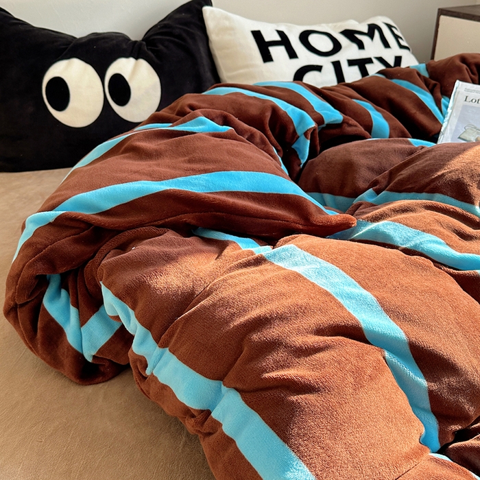 91家纺网 家纺一手货源 找家纺 蜜宿 2025新款大眼睛混搭条纹牛奶绒四件套（小号三件套枕套默认发黑色大眼睛款！！也可以调换字母款枕套！！） 绒-ins星蓝条