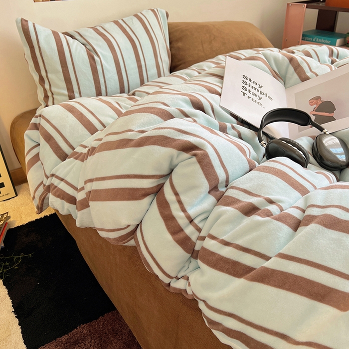 91家纺网 家纺一手货源 找家纺 蜜宿 2025新款混搭条纹牛奶绒四件套（小号默认条纹枕套一只）可以配小号四件套枕套9/一只；标准和加大（默认混搭枕套条纹一只，纯色一只，可以备注更换！） 薄荷生巧