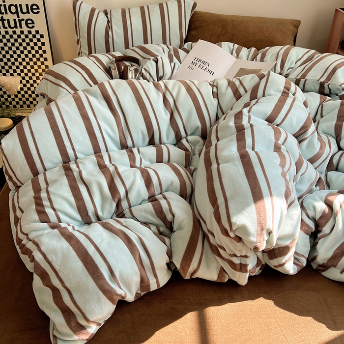 91家纺网 家纺一手货源 找家纺 蜜宿 2025新款混搭条纹牛奶绒四件套（小号默认条纹枕套一只）可以配小号四件套枕套9/一只；标准和加大（默认混搭枕套条纹一只，纯色一只，可以备注更换！） 薄荷生巧