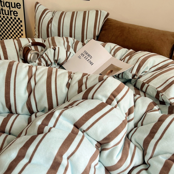 91家纺网 家纺一手货源 找家纺 蜜宿 2025新款混搭条纹牛奶绒四件套（小号默认条纹枕套一只）可以配小号四件套枕套9/一只；标准和加大（默认混搭枕套条纹一只，纯色一只，可以备注更换！） 薄荷生巧