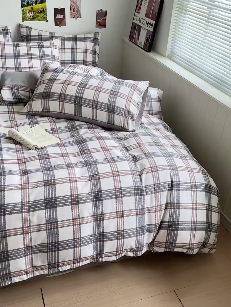 91家纺网 家纺一手货源 找家纺 南通菲度家纺 2025新款ins博主风软糯糯亲肤印花热款纯色格子无印风水洗棉时尚四件套 苏黎世