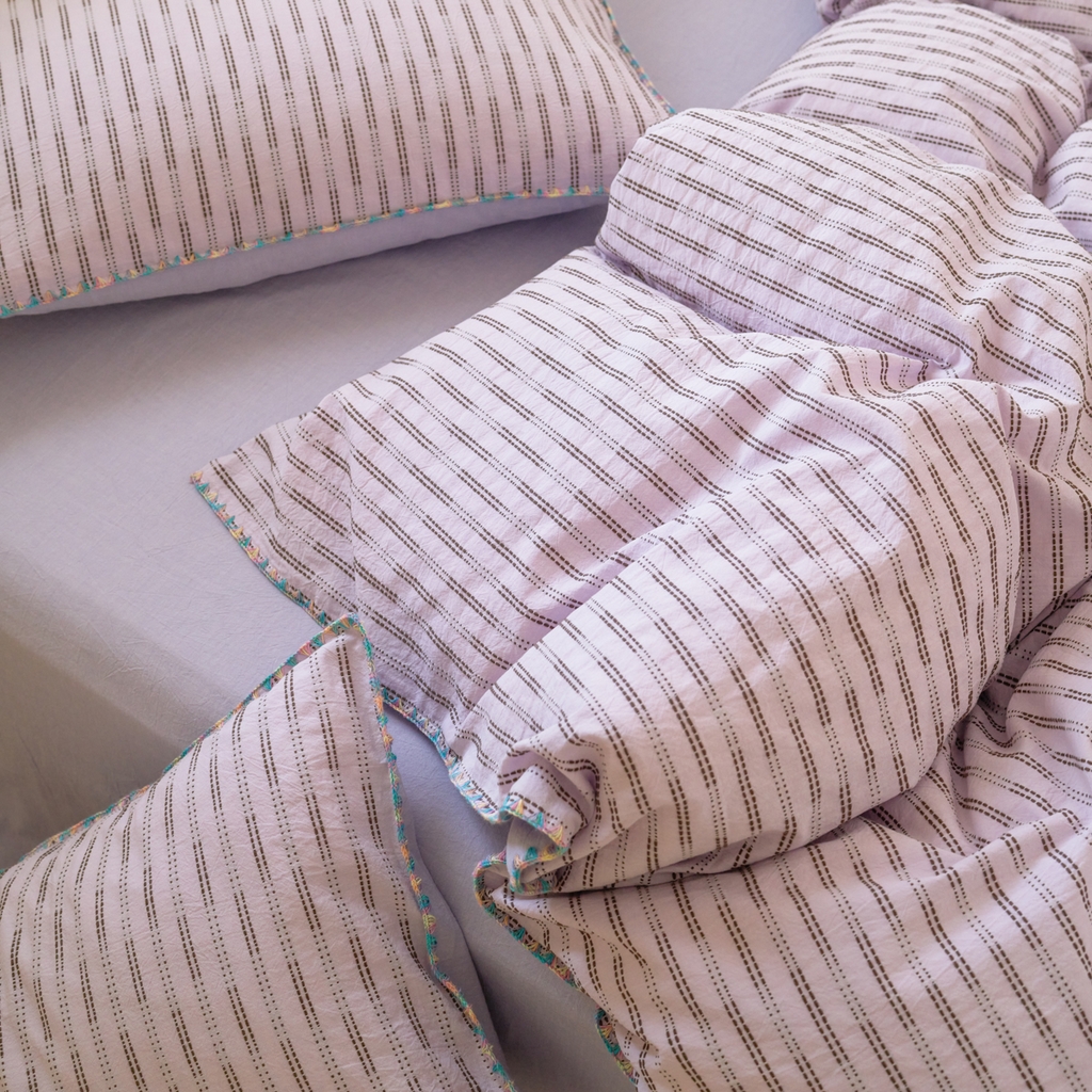 91家纺网 家纺一手货源 找家纺 洋铭区（原狠狠爱） 2025新款慕斯VS早安水洗棉彩边色织提花四件套 慕斯紫