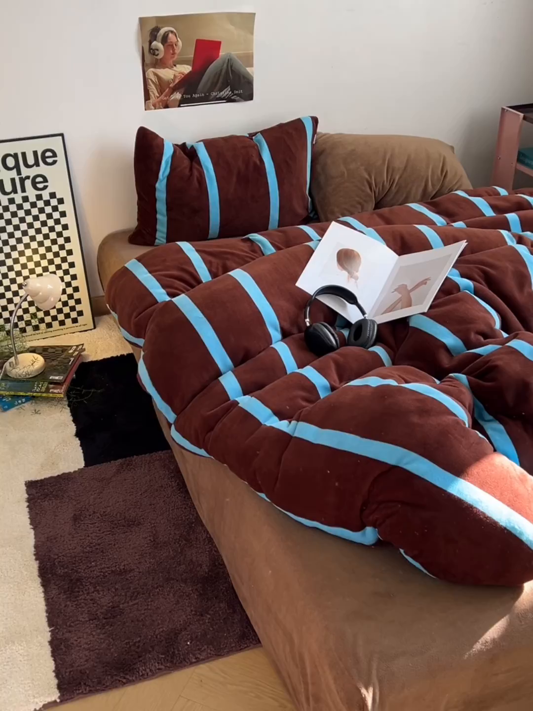 91家纺网 家纺一手货源 找家纺 蜜宿 2025新款混搭条纹牛奶绒四件套（小号默认条纹枕套一只）可以配小号四件套枕套9/一只；标准和加大（默认混搭枕套条纹一只，纯色一只，可以备注更换！） 焦糖布丁