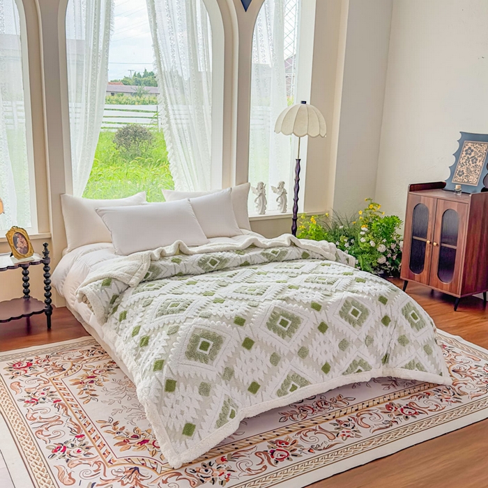 91家纺网 家纺一手货源 找家纺 璐维斯 2025新款加厚镂空阳离子双层羊羔绒毛毯休闲盖毯—跨境外贸专供 阳离子-嫩叶绿