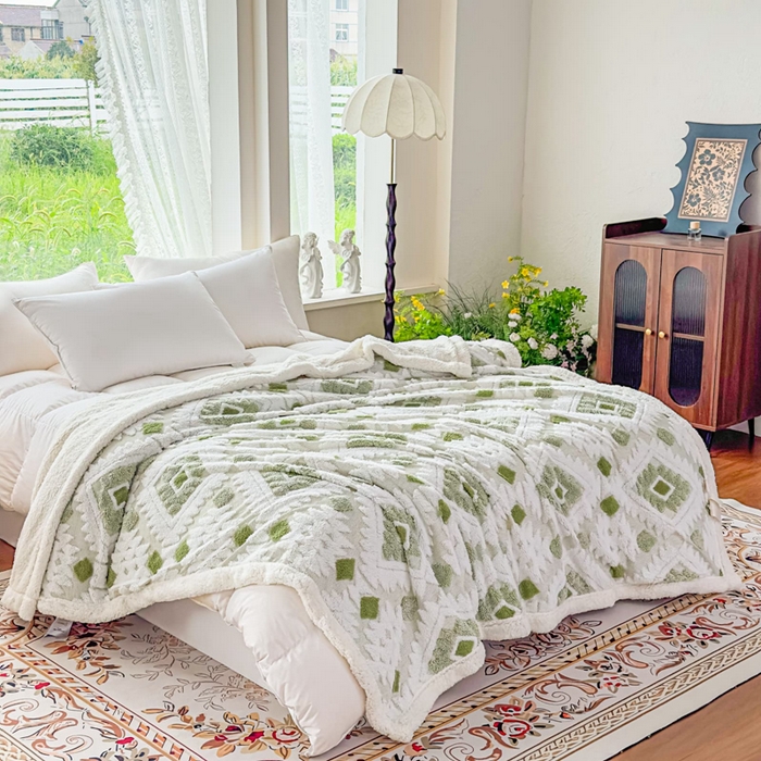 91家纺网 家纺一手货源 找家纺 璐维斯 2025新款加厚镂空阳离子双层羊羔绒毛毯休闲盖毯—跨境外贸专供 阳离子-嫩叶绿