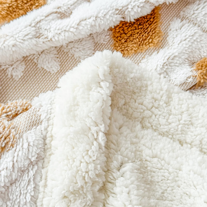 91家纺网 家纺一手货源 找家纺 璐维斯 2025新款加厚镂空阳离子双层羊羔绒毛毯休闲盖毯—跨境外贸专供 阳离子-驼色