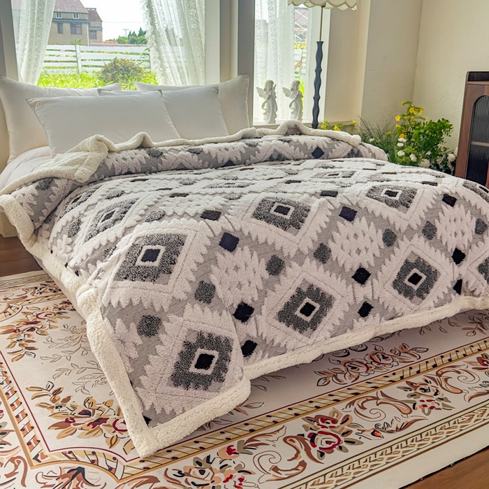 91家纺网 家纺一手货源 找家纺 璐维斯 2025新款加厚镂空阳离子双层羊羔绒毛毯休闲盖毯—跨境外贸专供 阳离子-深灰