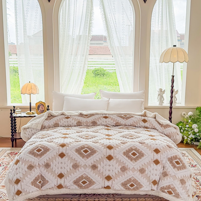 91家纺网 家纺一手货源 找家纺 璐维斯 2025新款加厚镂空阳离子双层羊羔绒毛毯休闲盖毯—跨境外贸专供 阳离子-驼色