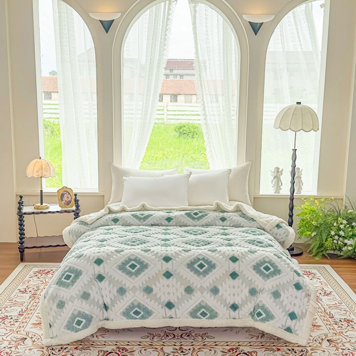 91家纺网 家纺一手货源 找家纺 璐维斯 2025新款加厚镂空阳离子双层羊羔绒毛毯休闲盖毯—跨境外贸专供 阳离子-薄荷蓝