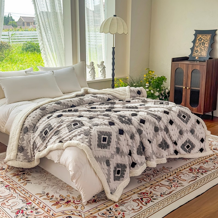 91家纺网 家纺一手货源 找家纺 璐维斯 2025新款加厚镂空阳离子双层羊羔绒毛毯休闲盖毯—跨境外贸专供 阳离子-深灰