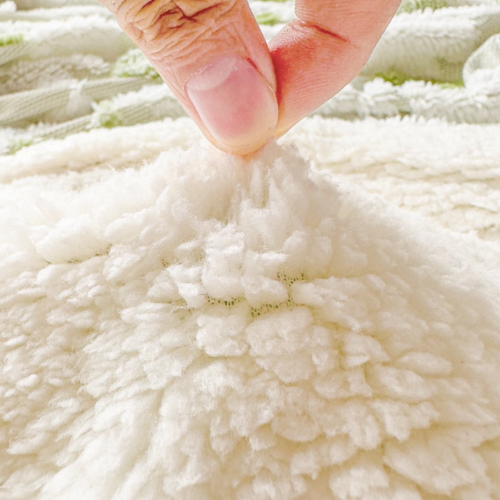 91家纺网 家纺一手货源 找家纺 璐维斯 2025新款加厚镂空阳离子双层羊羔绒毛毯休闲盖毯—跨境外贸专供 阳离子-嫩叶绿