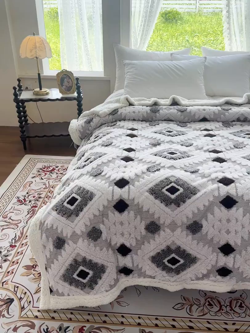 91家纺网 家纺一手货源 找家纺 璐维斯 2025新款加厚镂空阳离子双层羊羔绒毛毯休闲盖毯—跨境外贸专供 阳离子-深灰