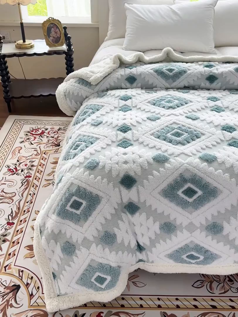91家纺网 家纺一手货源 找家纺 璐维斯 2025新款加厚镂空阳离子双层羊羔绒毛毯休闲盖毯—跨境外贸专供 阳离子-薄荷蓝