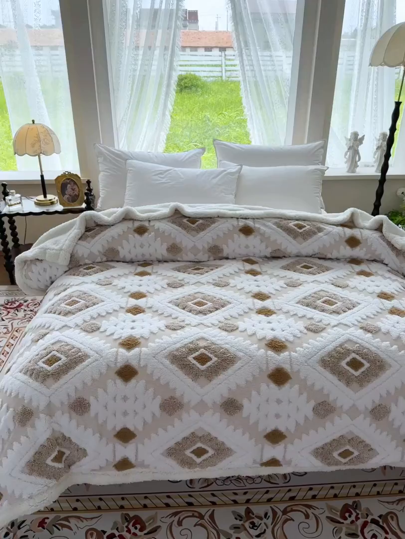 91家纺网 家纺一手货源 找家纺 璐维斯 2025新款加厚镂空阳离子双层羊羔绒毛毯休闲盖毯—跨境外贸专供 阳离子-驼色