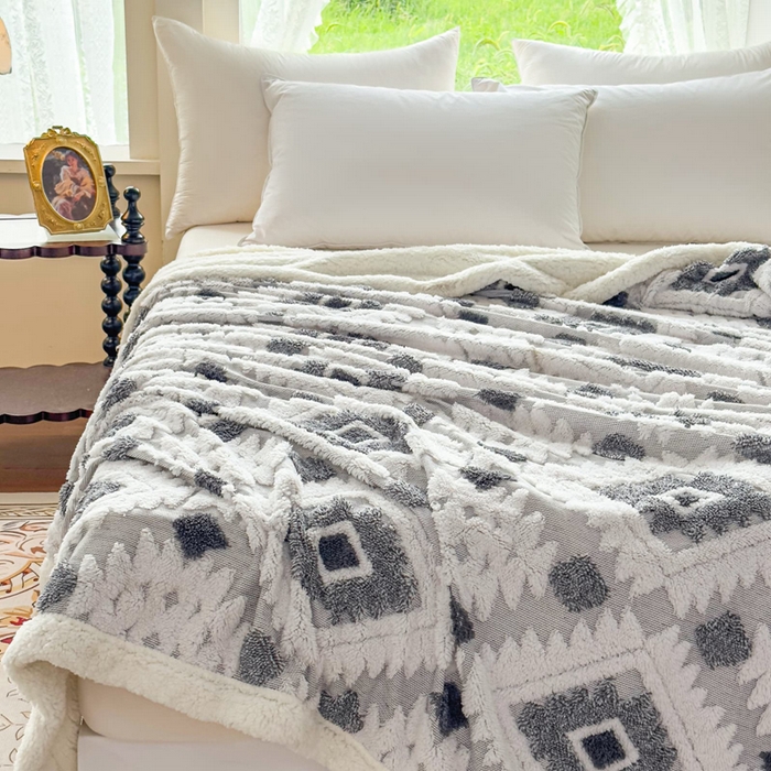 91家纺网 家纺一手货源 找家纺 璐维斯 2025新款加厚镂空阳离子双层羊羔绒毛毯休闲盖毯—跨境外贸专供 阳离子-中灰