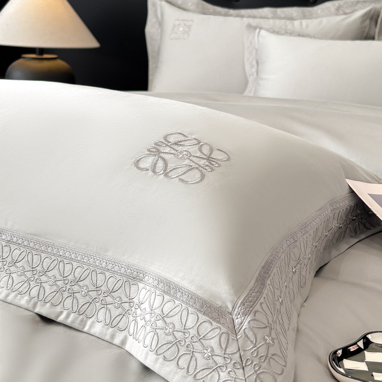 91家纺网 家纺一手货源 找家纺 安妮家居 2025新款A类100s长绒棉纯棉贡缎四件套-塞纳 塞纳-月隐灰