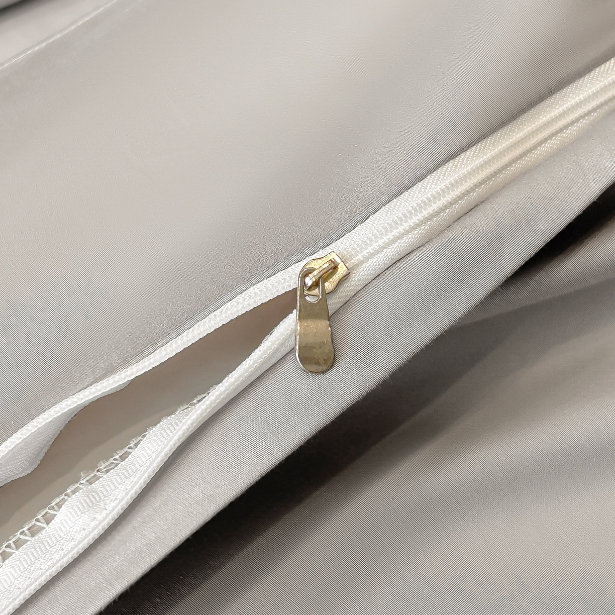 91家纺网 家纺一手货源 找家纺 安妮家居 2025新款A类100s长绒棉纯棉贡缎四件套-塞纳 塞纳-月隐灰