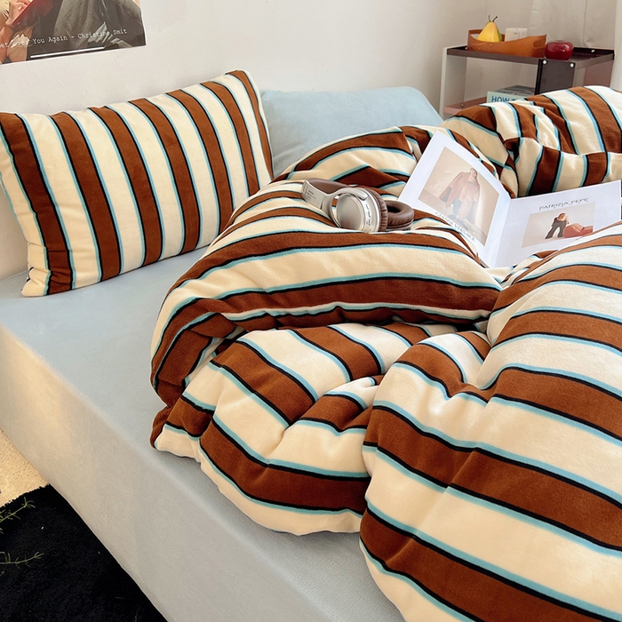 91家纺网 家纺一手货源 找家纺 蜜宿 2025新款混搭条纹牛奶绒四件套（小号默认条纹枕套一只）可以配小号四件套枕套9/一只；标准和加大（默认混搭枕套条纹一只，纯色一只，可以备注更换！） 摩登米兰