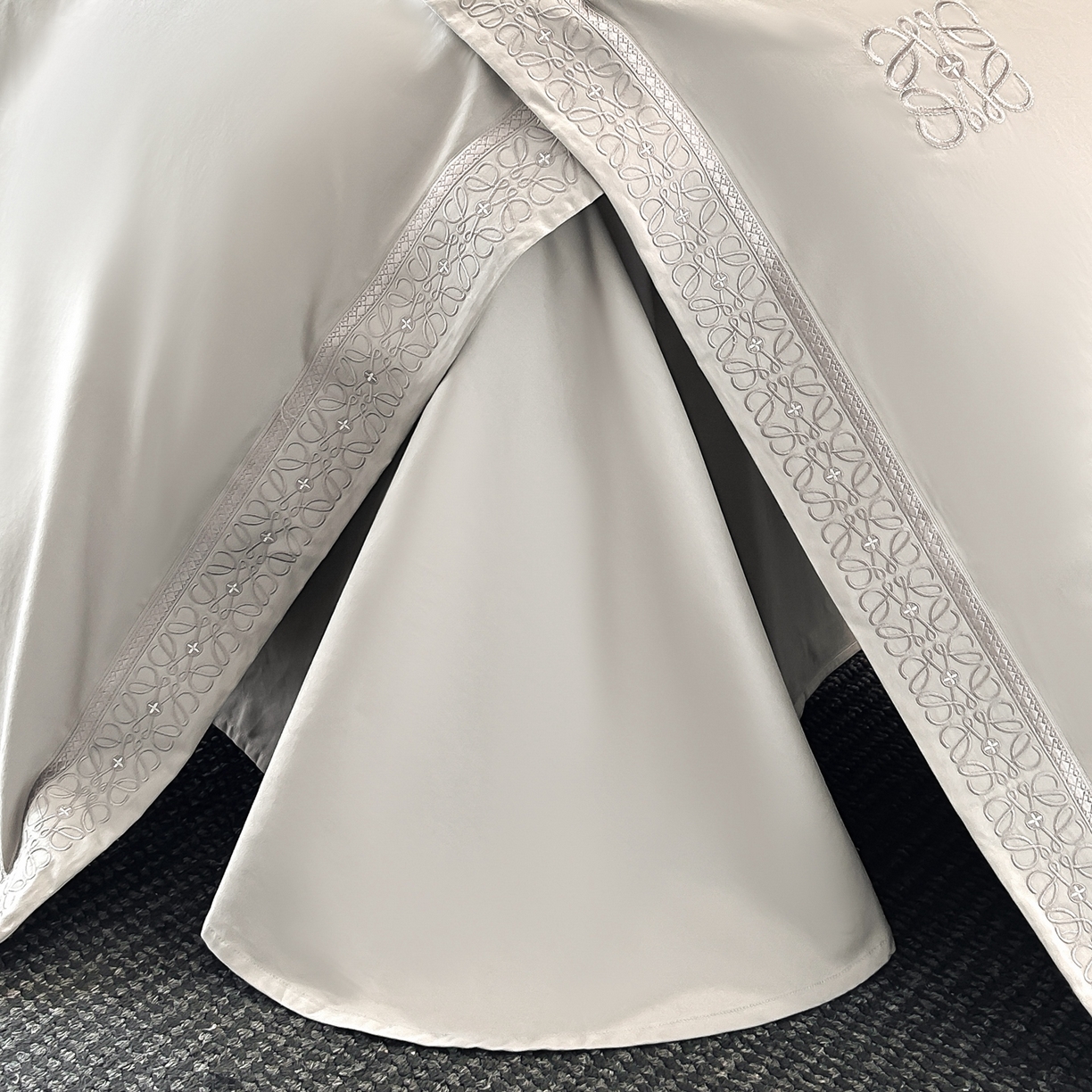 91家纺网 家纺一手货源 找家纺 安妮家居 2025新款A类100s长绒棉纯棉贡缎四件套-塞纳 塞纳-月隐灰