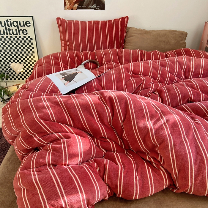 91家纺网 家纺一手货源 找家纺 蜜宿 2025新款混搭条纹牛奶绒四件套（小号默认条纹枕套一只）可以配小号四件套枕套9/一只；标准和加大（默认混搭枕套条纹一只，纯色一只，可以备注更换！） 山楂软糖