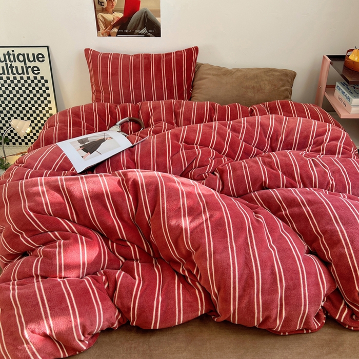 91家纺网 家纺一手货源 找家纺 蜜宿 2025新款混搭条纹牛奶绒四件套（小号默认条纹枕套一只）可以配小号四件套枕套9/一只；标准和加大（默认混搭枕套条纹一只，纯色一只，可以备注更换！） 山楂软糖