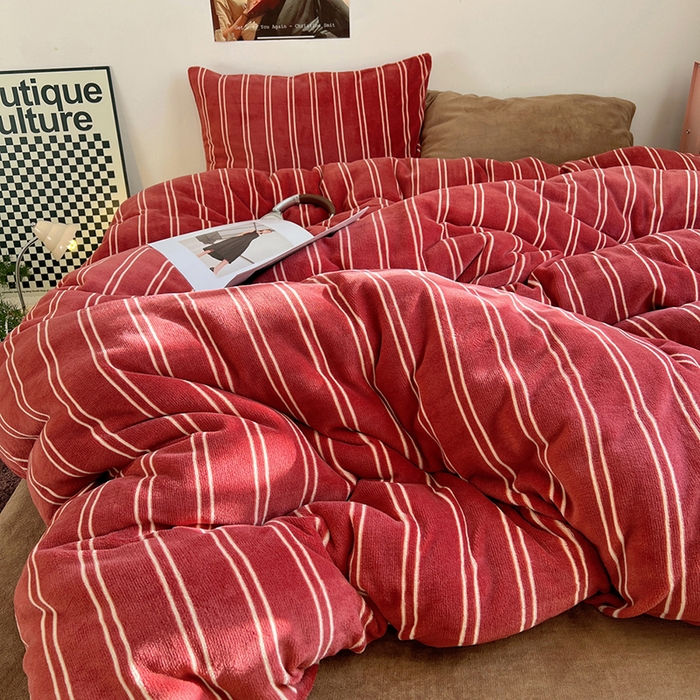 91家纺网 家纺一手货源 找家纺 蜜宿 2025新款混搭条纹牛奶绒四件套（小号默认条纹枕套一只）可以配小号四件套枕套9/一只；标准和加大（默认混搭枕套条纹一只，纯色一只，可以备注更换！） 山楂软糖