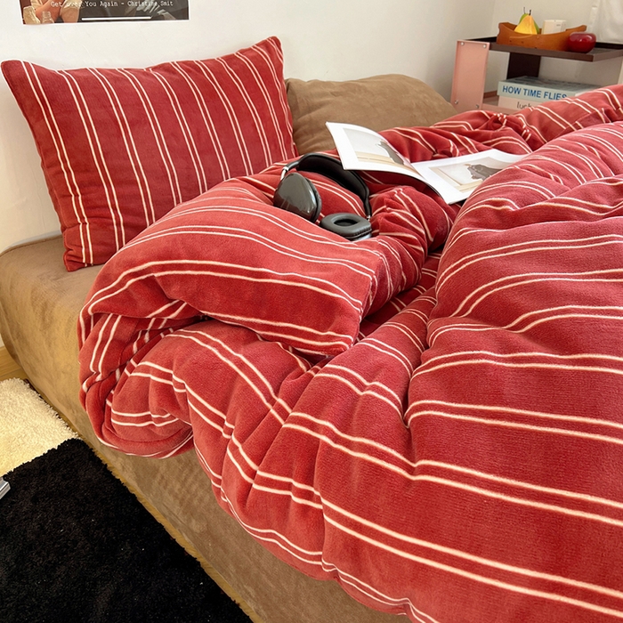 91家纺网 家纺一手货源 找家纺 蜜宿 2025新款混搭条纹牛奶绒四件套（小号默认条纹枕套一只）可以配小号四件套枕套9/一只；标准和加大（默认混搭枕套条纹一只，纯色一只，可以备注更换！） 山楂软糖