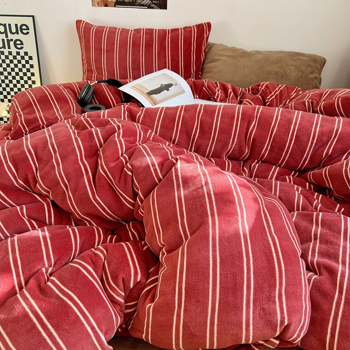 91家纺网 家纺一手货源 找家纺 蜜宿 2025新款混搭条纹牛奶绒四件套（小号默认条纹枕套一只）可以配小号四件套枕套9/一只；标准和加大（默认混搭枕套条纹一只，纯色一只，可以备注更换！） 山楂软糖