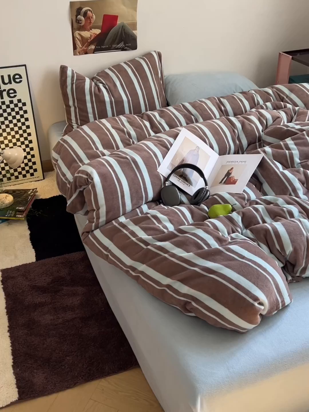 91家纺网 家纺一手货源 找家纺 蜜宿 2025新款混搭条纹牛奶绒四件套（小号默认条纹枕套一只）可以配小号四件套枕套9/一只；标准和加大（默认混搭枕套条纹一只，纯色一只，可以备注更换！） 椰蓉摩卡