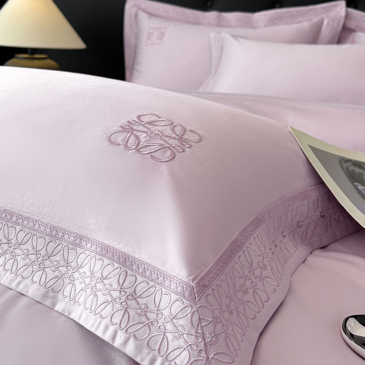 91家纺网 家纺一手货源 找家纺 安妮家居 2025新款A类100s长绒棉纯棉贡缎四件套-塞纳 塞纳-云洇紫