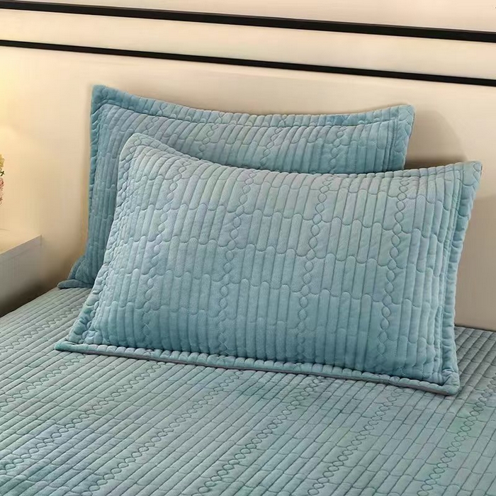 91家纺网 家纺一手货源 找家纺 尚品凤凰 2025新款加厚宝宝绒直角绗缝夹棉单床盖单品床盖单件床盖 湖蓝色