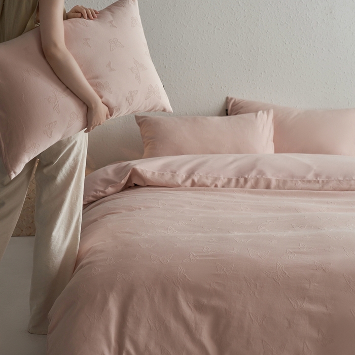 91家纺网 家纺一手货源 找家纺 眷恋家纺 2025年全棉纯棉染色提花四件套-简蝶 简蝶-淡粉