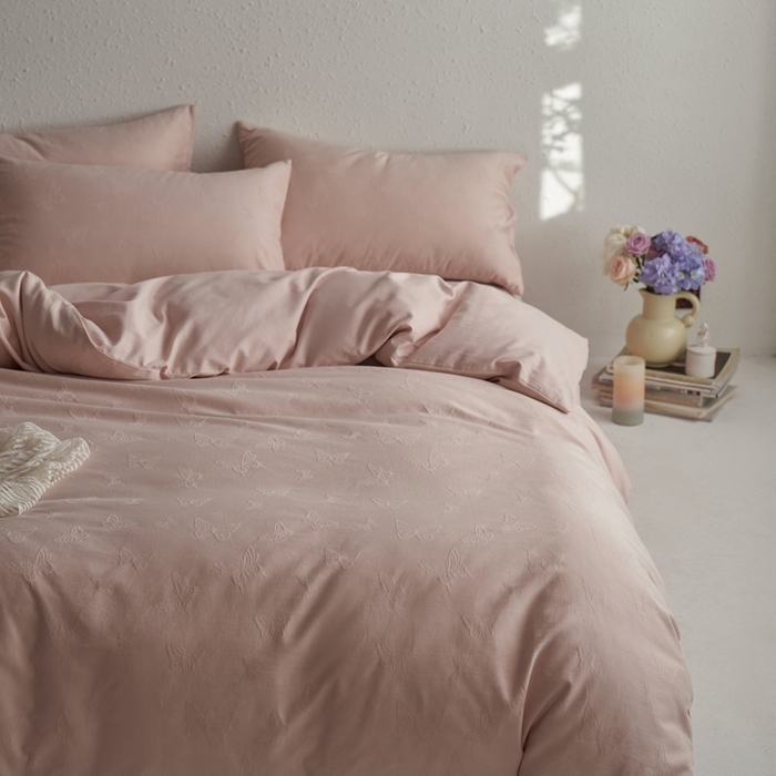 91家纺网 家纺一手货源 找家纺 眷恋家纺 2025年全棉纯棉染色提花四件套-简蝶 简蝶-淡粉