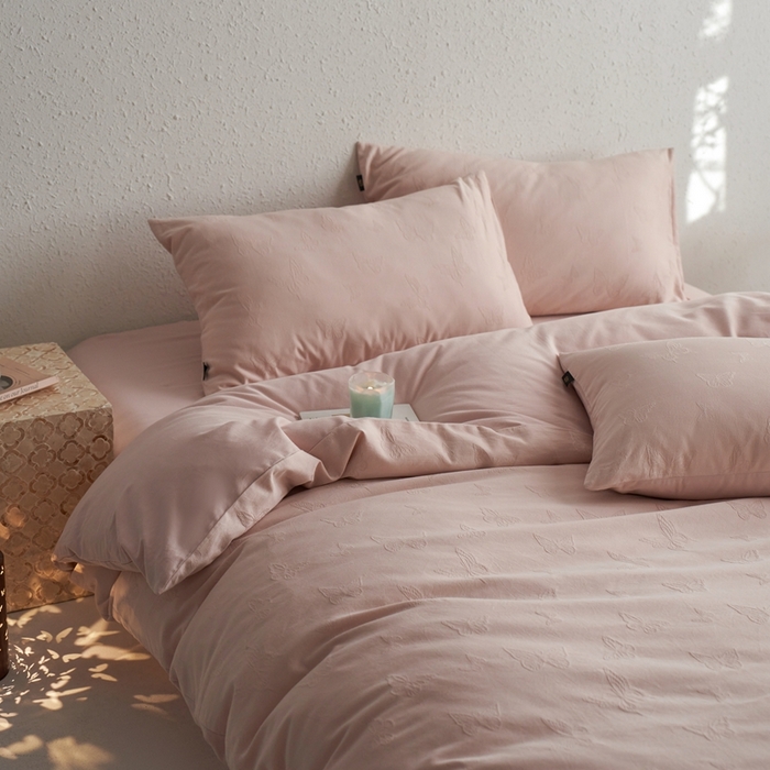 91家纺网 家纺一手货源 找家纺 眷恋家纺 2025年全棉纯棉染色提花四件套-简蝶 简蝶-淡粉