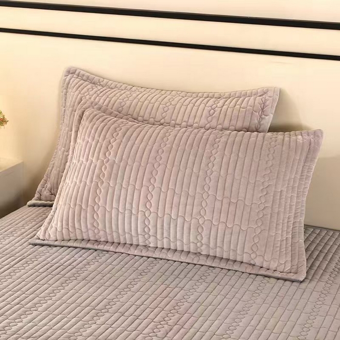 91家纺网 家纺一手货源 找家纺 尚品凤凰 2025新款加厚宝宝绒直角绗缝夹棉单床盖单品床盖单件床盖 灰色