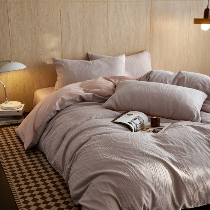 91家纺网 家纺一手货源 找家纺 眷恋家纺 2025年全棉纯棉染色提花四件套-浮光跃川 浮光跃川-朱草灰