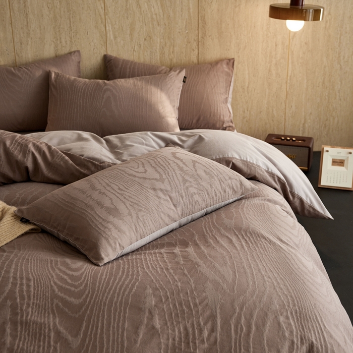 91家纺网 家纺一手货源 找家纺 眷恋家纺 2025年全棉纯棉染色提花四件套-浮光跃川 浮光跃川-大地棕