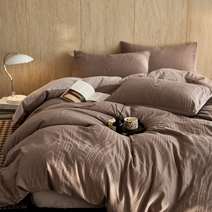 91家纺网 家纺一手货源 找家纺 眷恋家纺 2025年全棉纯棉染色提花四件套-浮光跃川 浮光跃川-大地棕