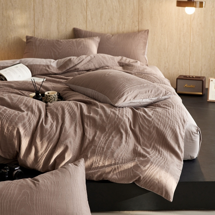 91家纺网 家纺一手货源 找家纺 眷恋家纺 2025年全棉纯棉染色提花四件套-浮光跃川 浮光跃川-大地棕