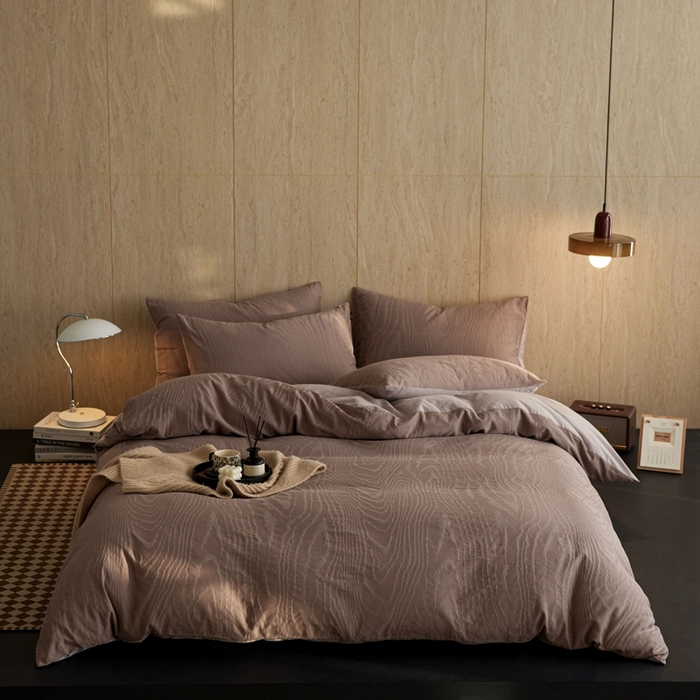 91家纺网 家纺一手货源 找家纺 眷恋家纺 2025年全棉纯棉染色提花四件套-浮光跃川 浮光跃川-大地棕