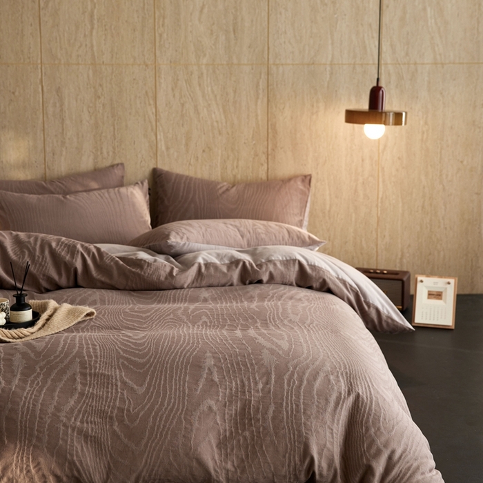 91家纺网 家纺一手货源 找家纺 眷恋家纺 2025年全棉纯棉染色提花四件套-浮光跃川 浮光跃川-大地棕