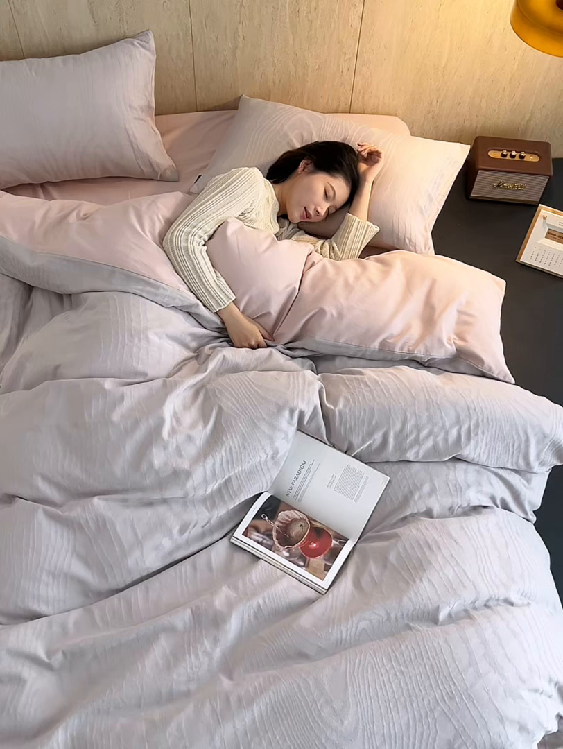 91家纺网 家纺一手货源 找家纺 眷恋家纺 2025年全棉纯棉染色提花四件套-浮光跃川 浮光跃川-朱草灰