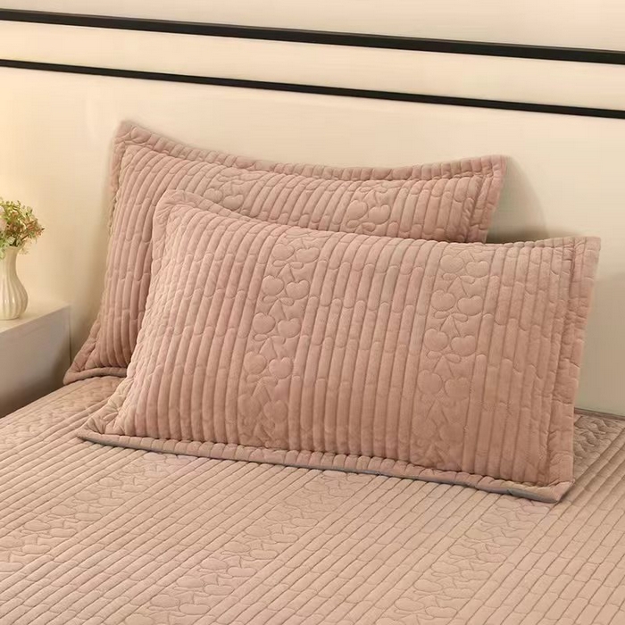 91家纺网 家纺一手货源 找家纺 尚品凤凰 2025新款婴儿绒绗缝床裙款 樱桃系列 卡其