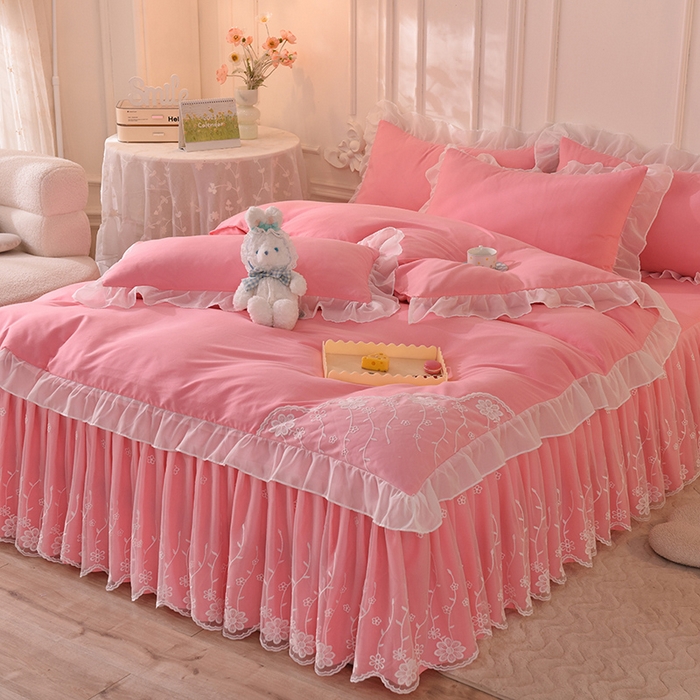 91家纺网 家纺一手货源 找家纺 后庭寝室 2025新款亲肤雪纺花边刺绣蕾丝公主四件套-花香系列 花香-公主粉