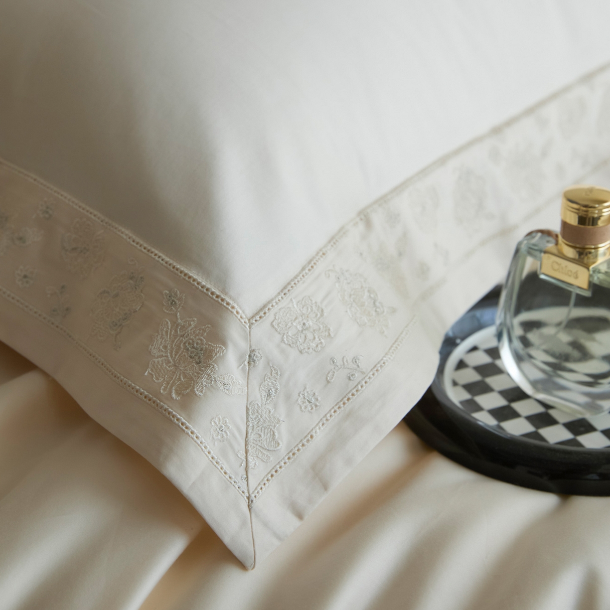 91家纺网 家纺一手货源 找家纺 （总）安妮家居 2025新款全棉纯棉100%丝光喷气13376镂空刺绣四件套-海瑟薇