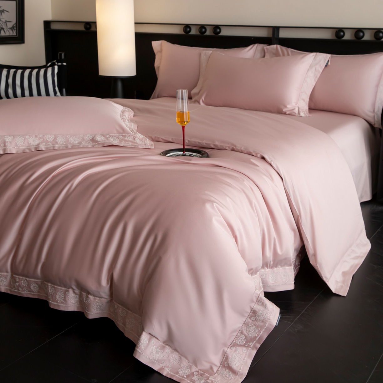 91家纺网 家纺一手货源 找家纺 （总）安妮家居 2025新款全棉纯棉100%丝光喷气13376镂空刺绣四件套-海瑟薇